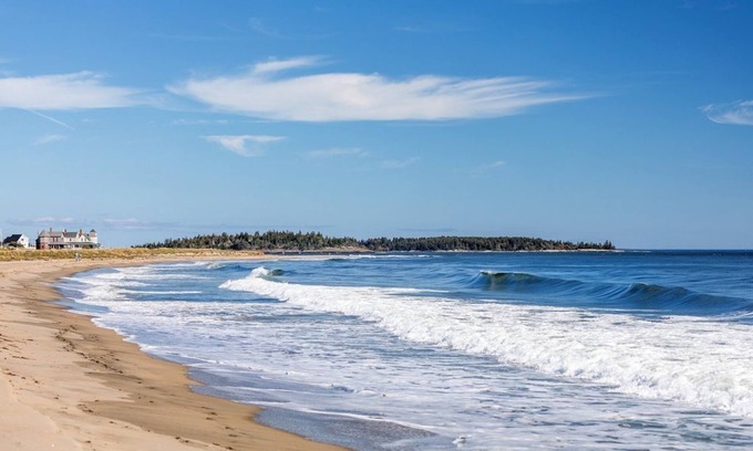 Phippsburg Cottage | Watch the sunshine dancing off the ocean in this quaint ocean front cottage.