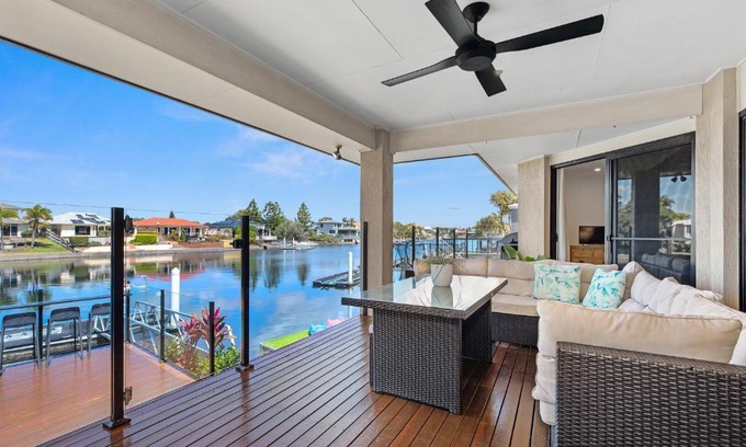 Parrearra House | Watefront family home, sleeps 8, pool, AC, pets