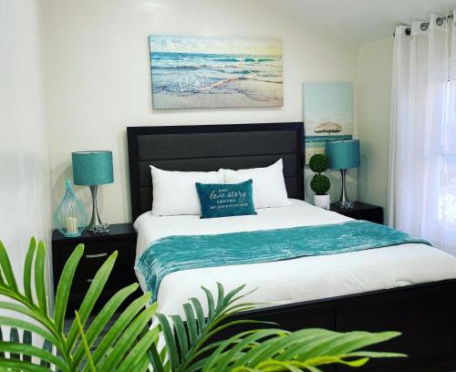 Bellmore House | Water Canal Villa Salgado