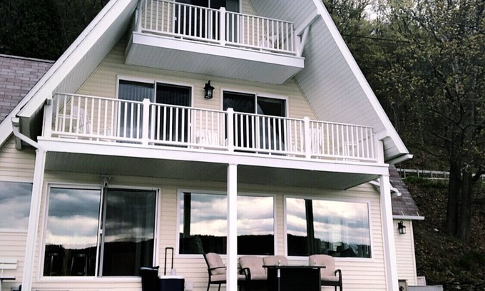 Hammondsport House | Water Front House Near Keuka Lake Wineries