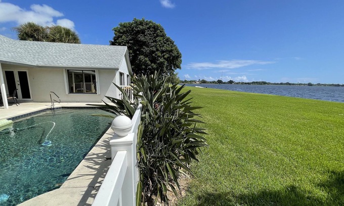 Palm Beach - West Palm Beach House | WATER FRONT LAKE House. Near Beach and Downtown!
