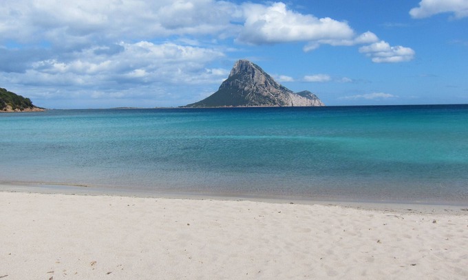 Tiriddo Villa | Water Front Villa and Private Guest Cottage, beach 50 meters away!nWI-FI