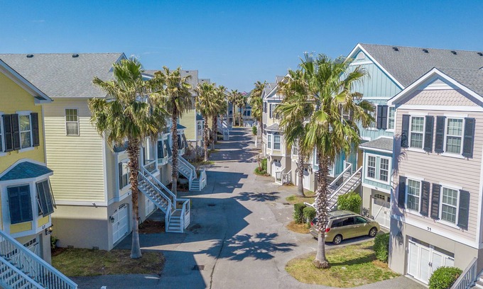 Waters Edge House | Water's Edge 101 - 3BR/3BA Updated Townhome - Pool - Fishing Dock