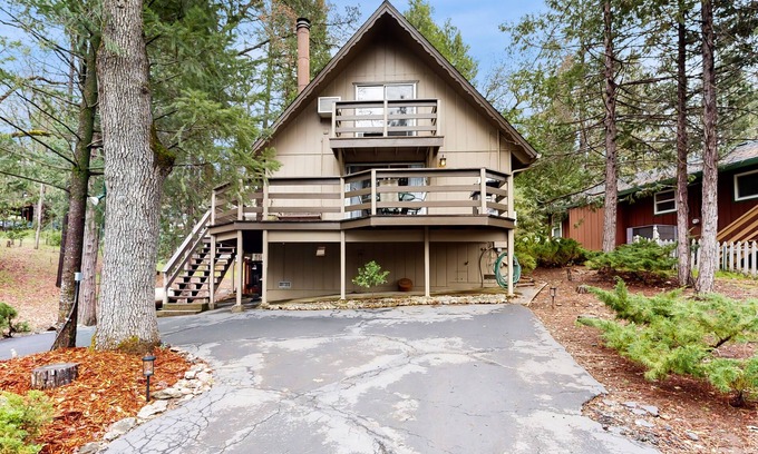 Groveland Cabin | Water-view cabin near 3 beaches & marina with pool, fireplace, decks, & grill
