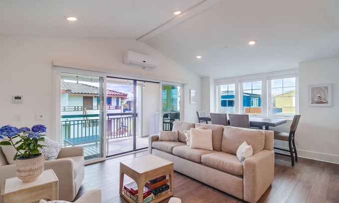 Central Mission Beach House | Water View Penthouse just 1 House to Bay!