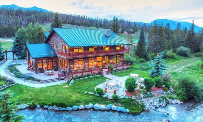 Breckenridge House | Waterfront, 10min>Ski, Spa, Game Rm, 3 car heat gr