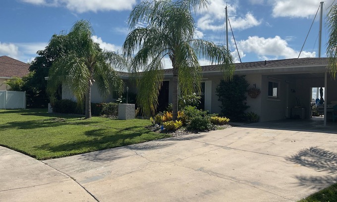 Edgewater House | Waterfront, 2 bed, 2 bath, newly remodeled home overlooking Edgewater Lake.