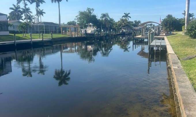 Pelican House | Waterfront 3-bedroom house in Cape Coral