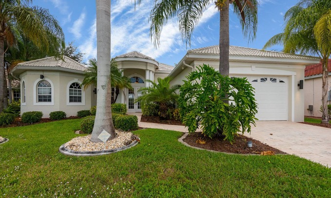 Pelican House | Waterfront, 4 Bed, 2 Bath, sleep 8, Gulf access, pool, spa, southern exposure