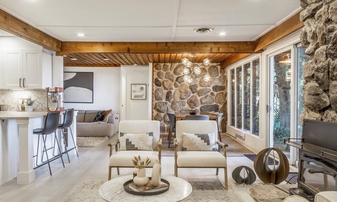 Collingwood Cottage | Waterfront All-Seasons Cottage, 15 min to Blue Mountain, Sleeps 10!