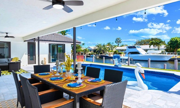 Lighthouse Point House | Waterfront | Boat Rental | Heated Pool | Games Room | Sleeps 8