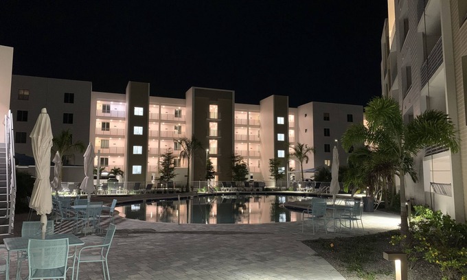 North Trail Condo | Waterfront Brand new condo downtown Sarasota, Florida