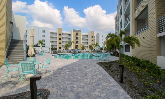 North Trail Condo | Waterfront, Community Pool, Sea La Vie