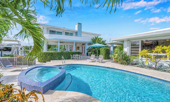 Coral Ridge Villa | Waterfront Compound/2 Heated Pools/SaltAire & Lime Keys