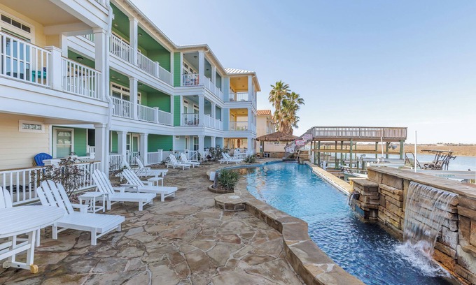 Corpus Christi House | Waterfront Complex Views, Proximity to the Beach with Easy Garage Access