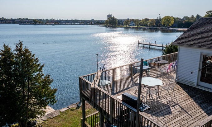 Sturgeon Bay Cottage | Waterfront cottage 3bdrm