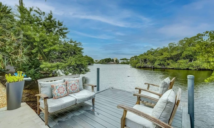 Middle River Terrace Apartment | Waterfront Deck ~ Pool ~ Kayak