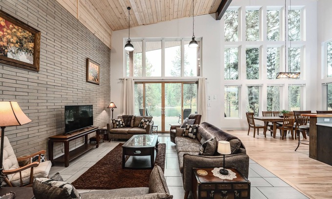 McCall House | Waterfront Dream Home on Rio Vista Pond
