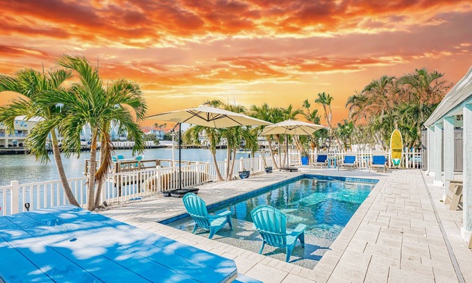 Bahia Vista House | Waterfront Escape - Free Golf Cart, SUPs, GoldenTee!