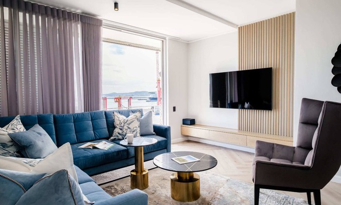 Victoria and Alfred Waterfront Apartment | Waterfront Elegance at Harbour Bridge 413
