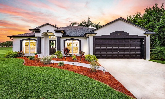 Fort Myers House | Waterfront Escape in Cape Coral with Private Heated Pool