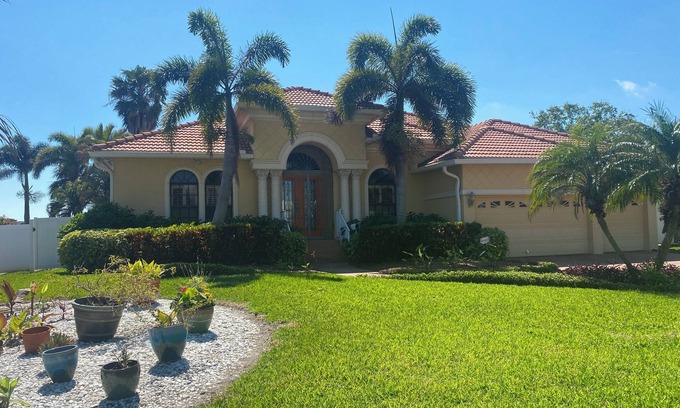 St. Petersburg House | Waterfront Executive home close to beaches and downtown St. Petersburg