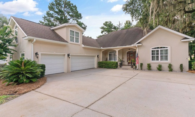 Brunswick House | Waterfront Executive Home
