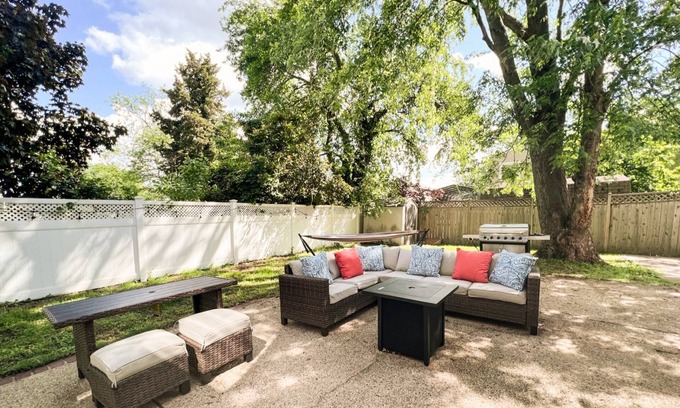 Edgewater House | Waterfront Family-Friendly Community, Fenced-In Yard and Dog-Friendly