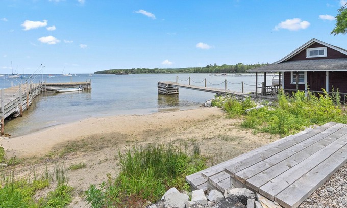 Fish Creek House | Waterfront - Fish Creek Harbor Hideaway