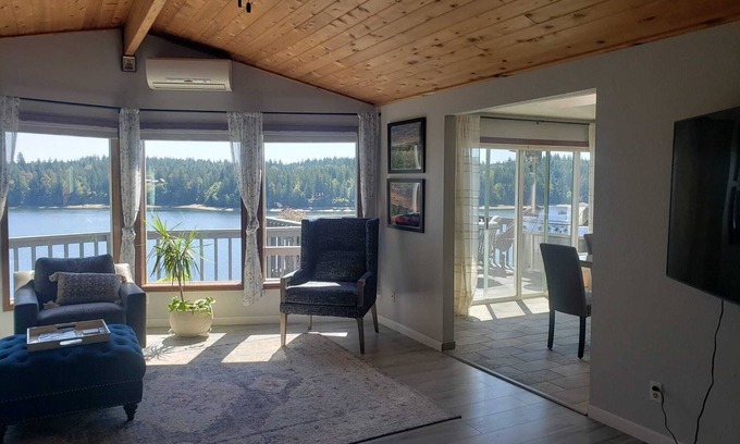 Shelton House | Waterfront gated 4 acres retreat with a sauna and hot tub