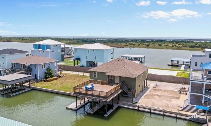 Port O Connor House | WATERFRONT GK Bay Place