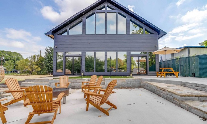 Granbury House | Waterfront Granbury Home w/Electric Fireplace!