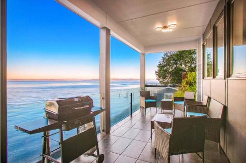 Rollingbay House | Waterfront Haven with Spectacular View in Bainbridge