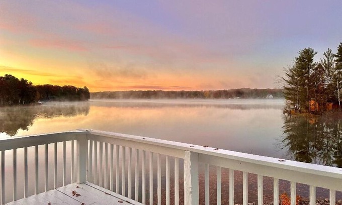 Mayfield House | Waterfront Home 20 Minutes to Downtown w/Off Road Trails/Kayaks/Fire Pit