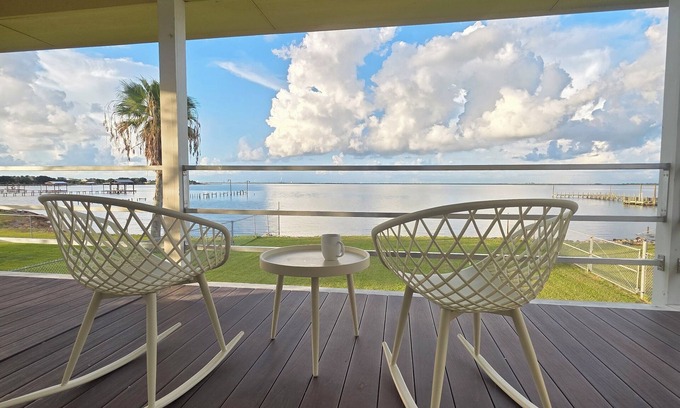 Dickinson House | Waterfront home, 300' Fishing Pier w/Boat & Jet Ski Docks Between Kemah & Galv