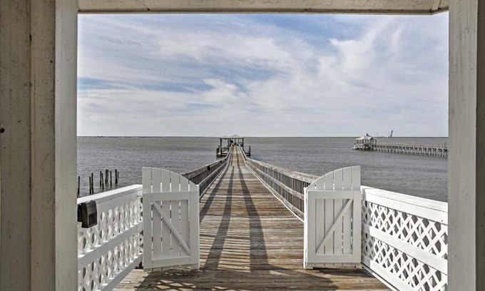 Slidell House | Waterfront Home with Dock - 31 Mi to Downtown NOLA!