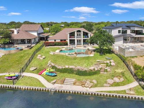 Kingsland House | Waterfront House on Lake LBJ Cove and Concierge Services