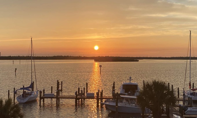 Marco Island Condo | Waterfront in Old Marco! Beautiful unit! Deluxe!