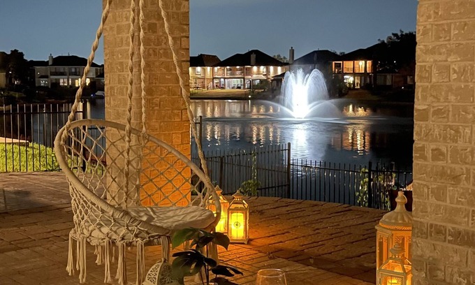 Missouri City House | Waterfront King - Sleeps 10 , Media Room , Deck on Water , Fishing & Kayaking