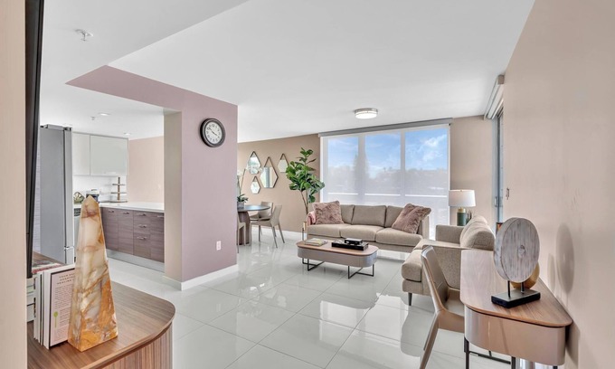 Bay Harbor Islands Apartment | Waterfront Luxury Kosher Condo w/Rooftop Pool & Beach Walk – Bay Harbor Islands