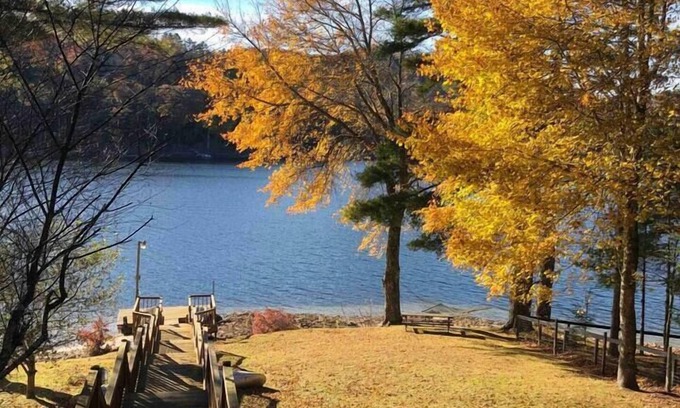 Glenville House | Waterfront Lake Glenville Log Cabin Home. Minutes from hiking and Cashiers, NC
