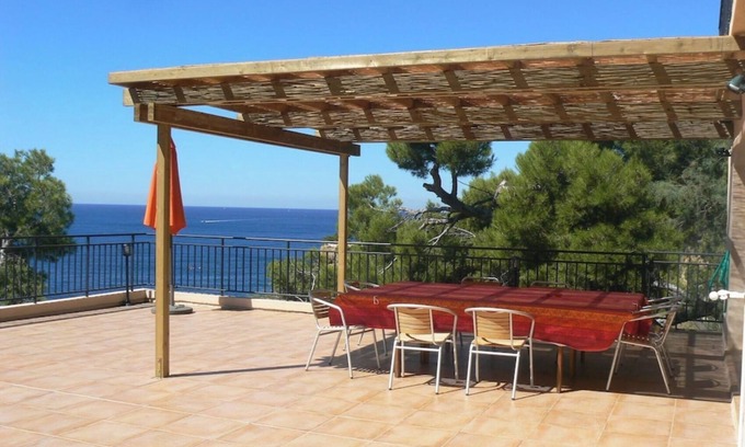 Ensues-la-Redonne Villa | Waterfront level 7 people, direct access to the sea in 1 min