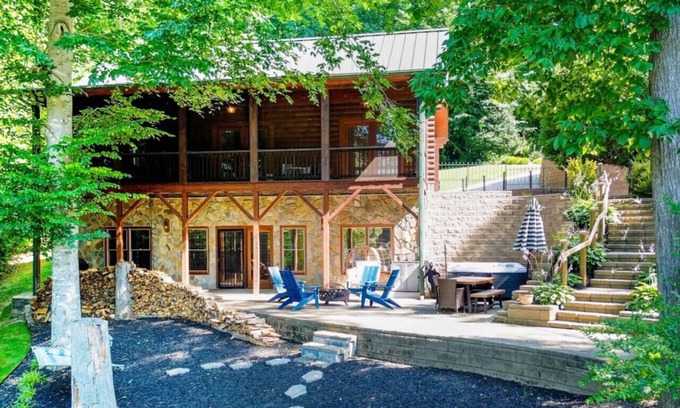 Lake Norman of Catawba Cabin | Waterfront LKN Log Cabin