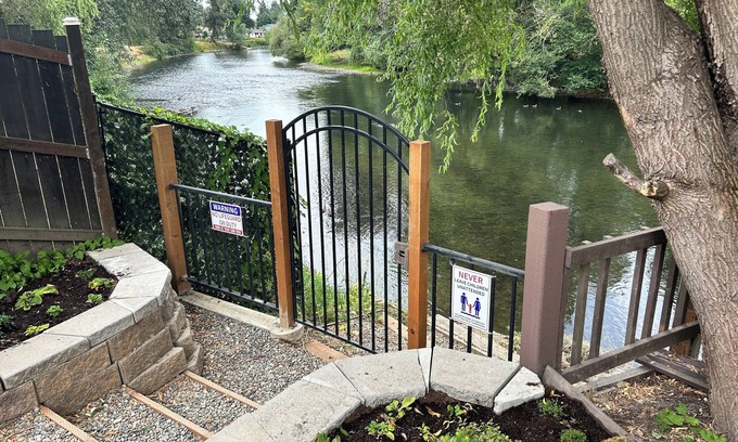 Auburn House | Waterfront Oasis-3BR Home-River Access + Full Yard