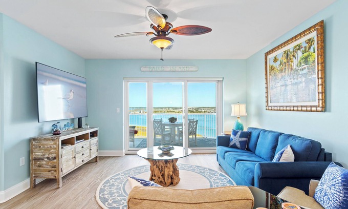 Morehead City Condo | Waterfront OLDE TOWN YACHT CLUB Condo w/Pool & Stunning Views of Radio Island