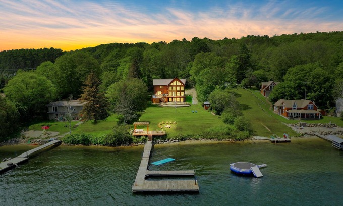 Penetanguishene Cottage | Waterfront Paradise | Sauna Hot Tub Sleeps 20