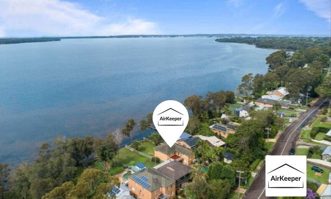 Charmhaven House | Waterfront Paradise in Charmhaven - Kayak + Pool