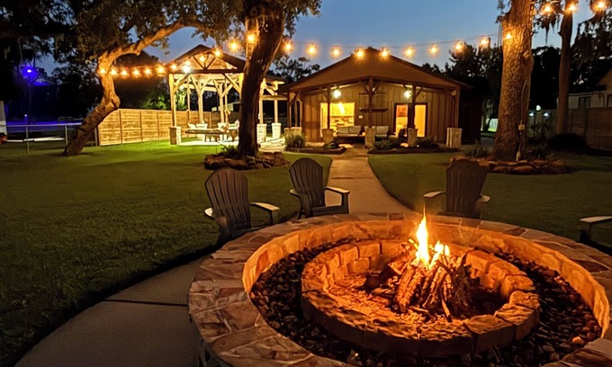 Brazoria Cabin | Waterfront Paradise! Cabin-Style Retreat on the River