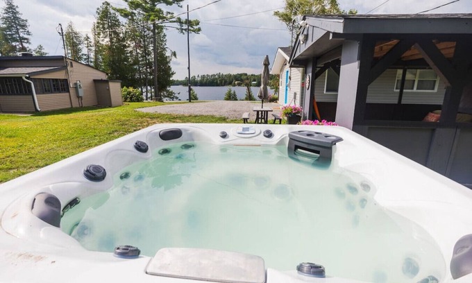 Tudor and Cashel Cottage | Waterfront-Pet Friendly-HotTub-Firepit-BBQ