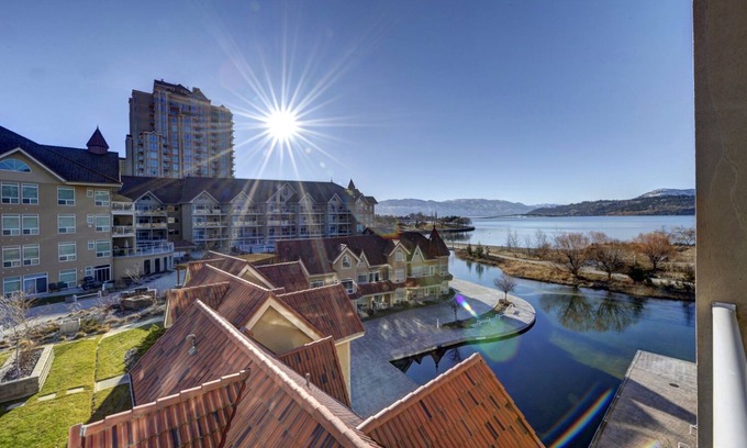 North End Condo | Waterfront Resort Condo Kelowna - Amazing Views! (90 day minimum stay)